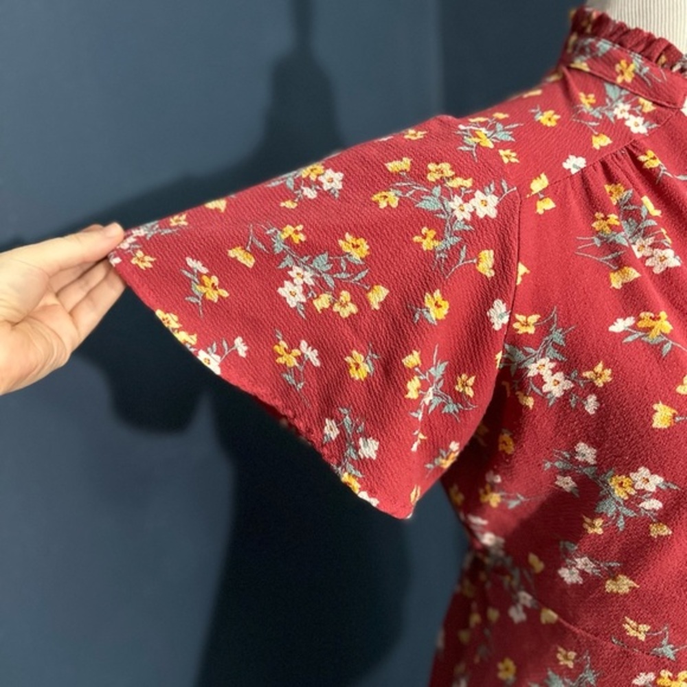 ▫️ donated Red Fit and Flare Floral Top - Picture 3 of 11